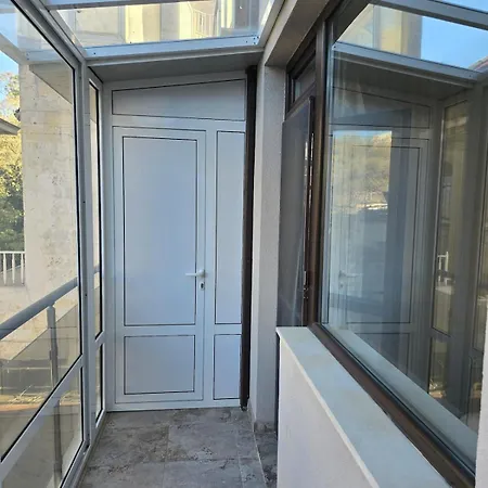 Apartament Center Sea Garden 2br *